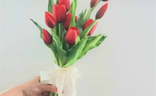 双子座女性为何不喜欢同居的深层原因解析